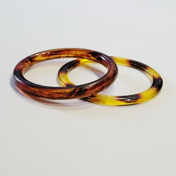 Two Vintage Bangle Bracelets Faux Tortoise Shell Translucent Lucite - Picture 4 of 16